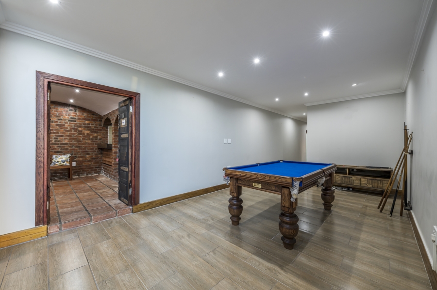 6 Bedroom Property for Sale in Mossel Bay Central Western Cape